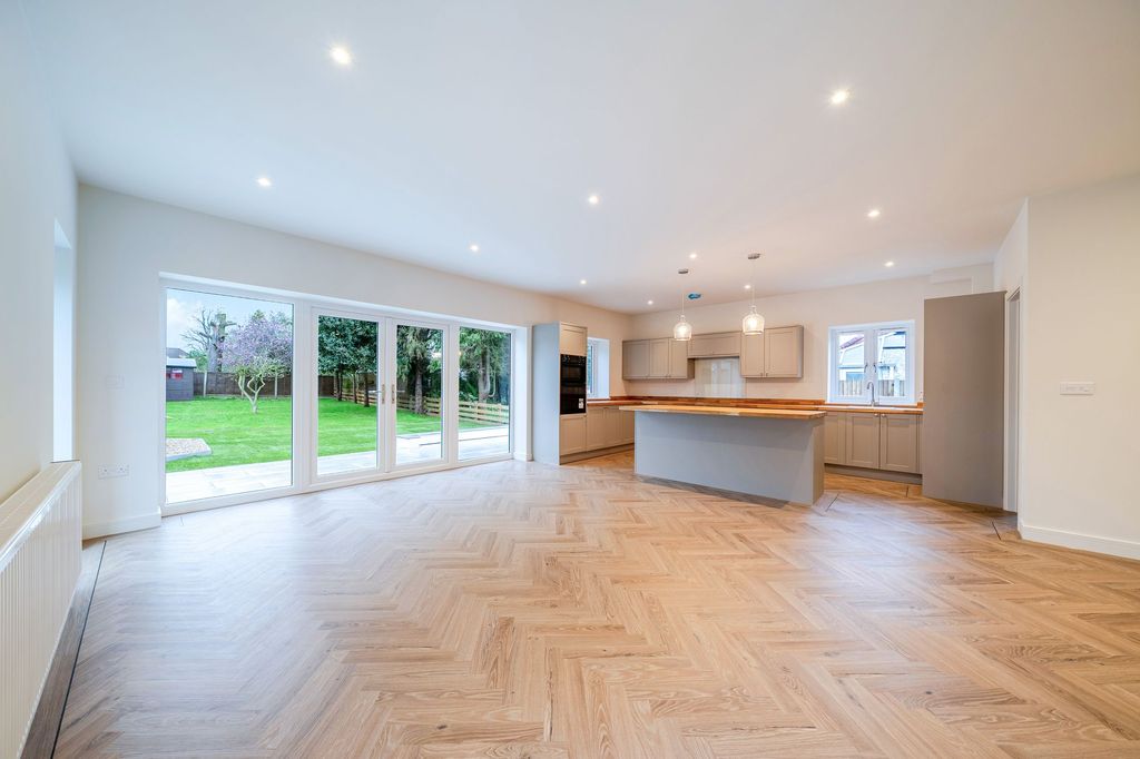 Property photo 2 of 29