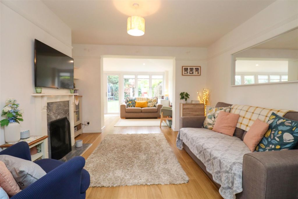 Property photo 3 of 21 Living Room