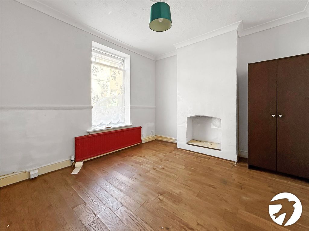 Property photo 2 of 9 Picture No. 18