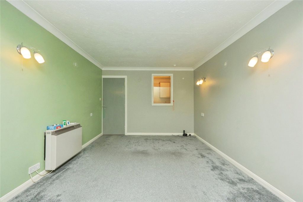 Property photo 3 of 9 Lounge