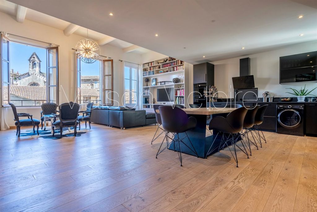Property photo 1 of 21 Elegant Duplex Loft With Rooftop Terrace.