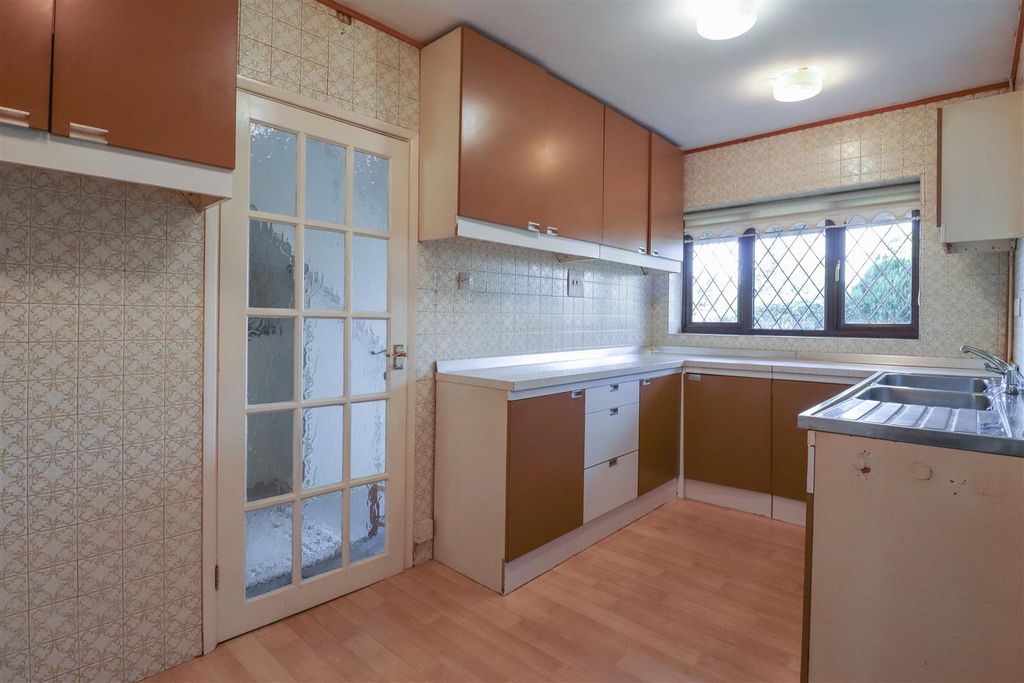 Property photo 3 of 37