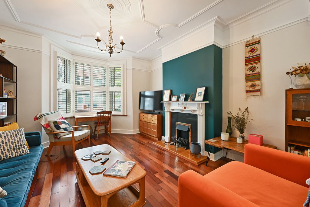 Property photo 2 of 13 11