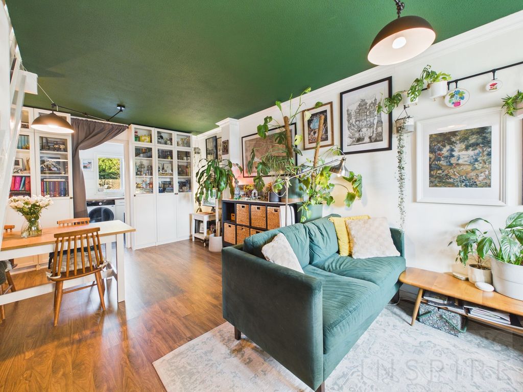 Property photo 2 of 31