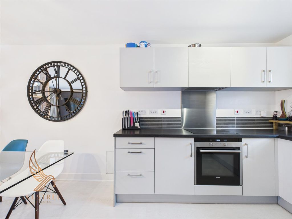 Property photo 3 of 26 Cam03976G0-Pr0319-Still008.Jpg