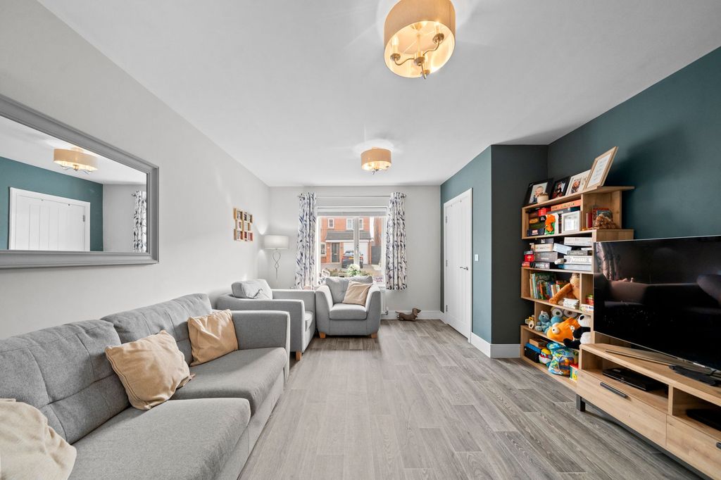 Property photo 2 of 25