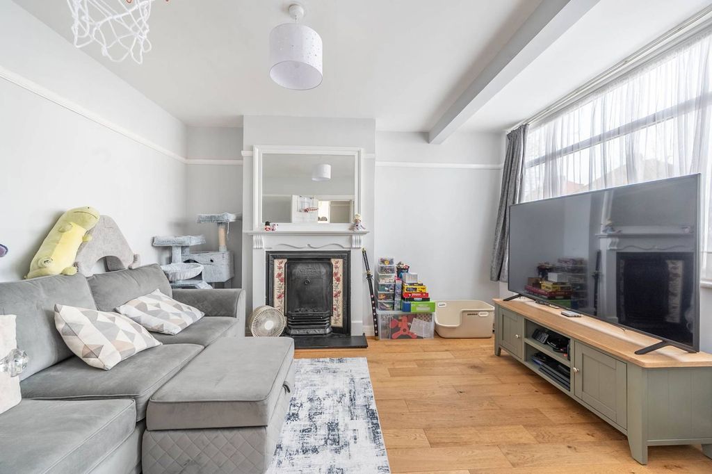 Property photo 2 of 20