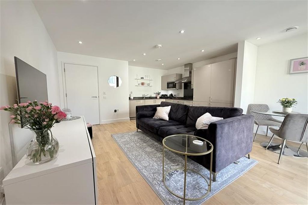 Property photo 1 of 16 (Main)