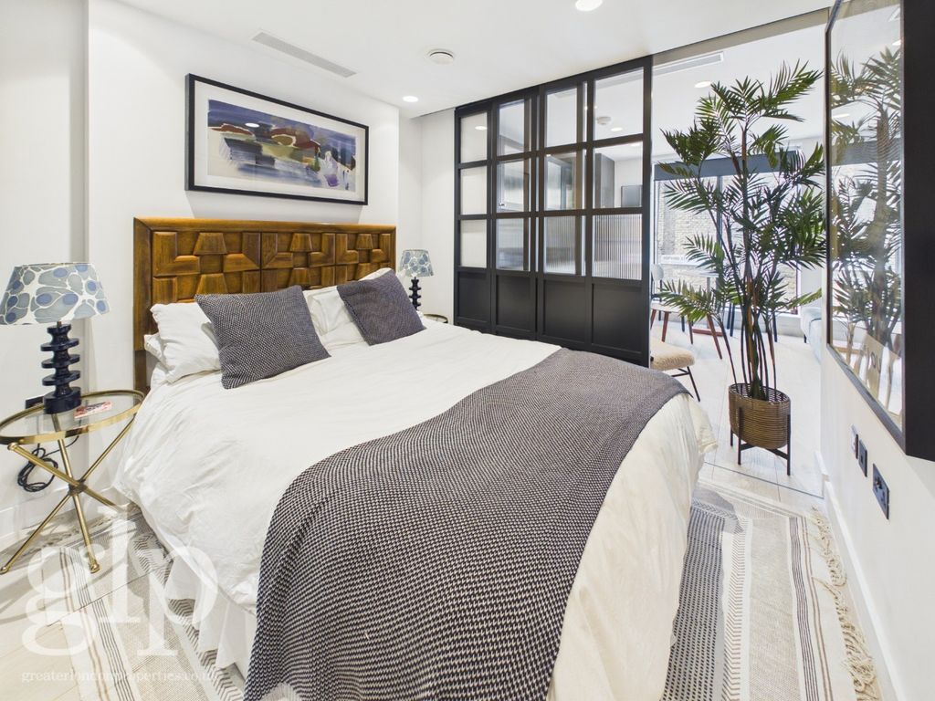 Property photo 2 of 18 5190582