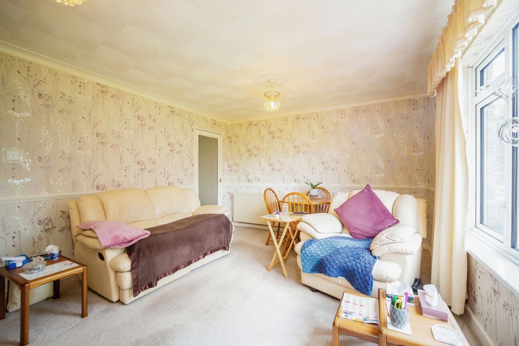 Property photo 2 of 10 Lounge/Dining Room