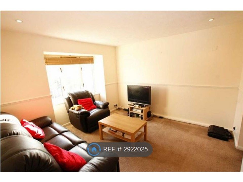 Property photo 2 of 8 Living Room