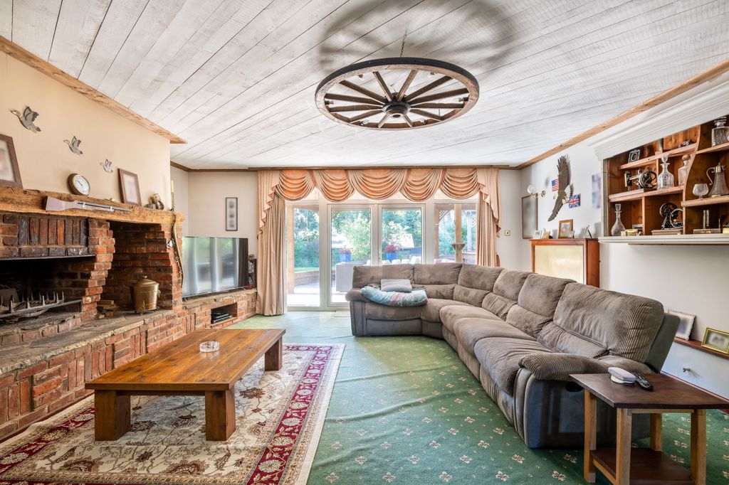 Property photo 2 of 31