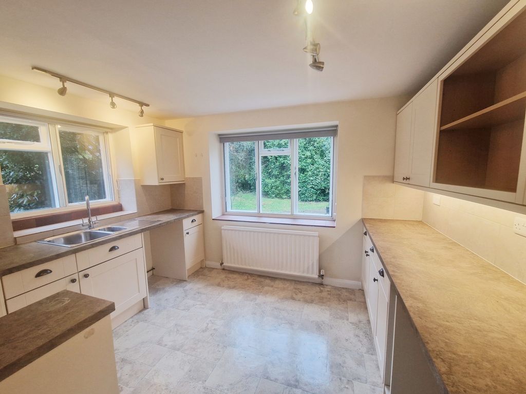 Property photo 2 of 12 Kitchen