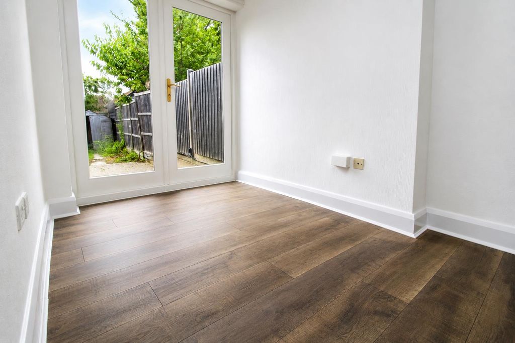 Property photo 3 of 11 4Aae9997-4E56-41E3-9Ffc-30c0094Da2Bf.Png