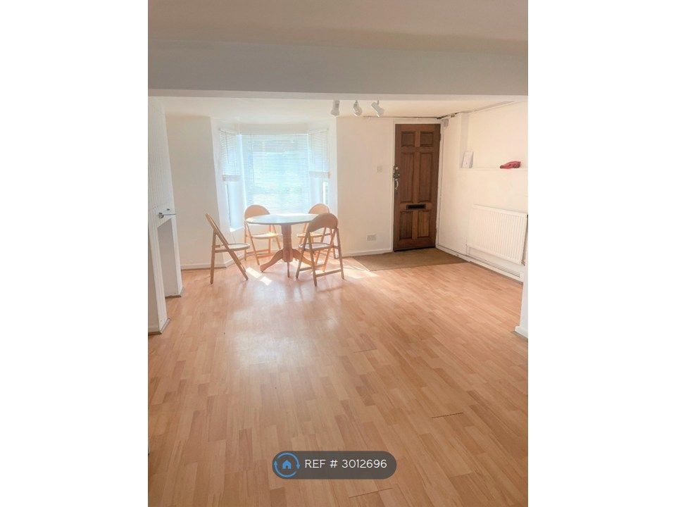 Property photo 1 of 12 Lounge