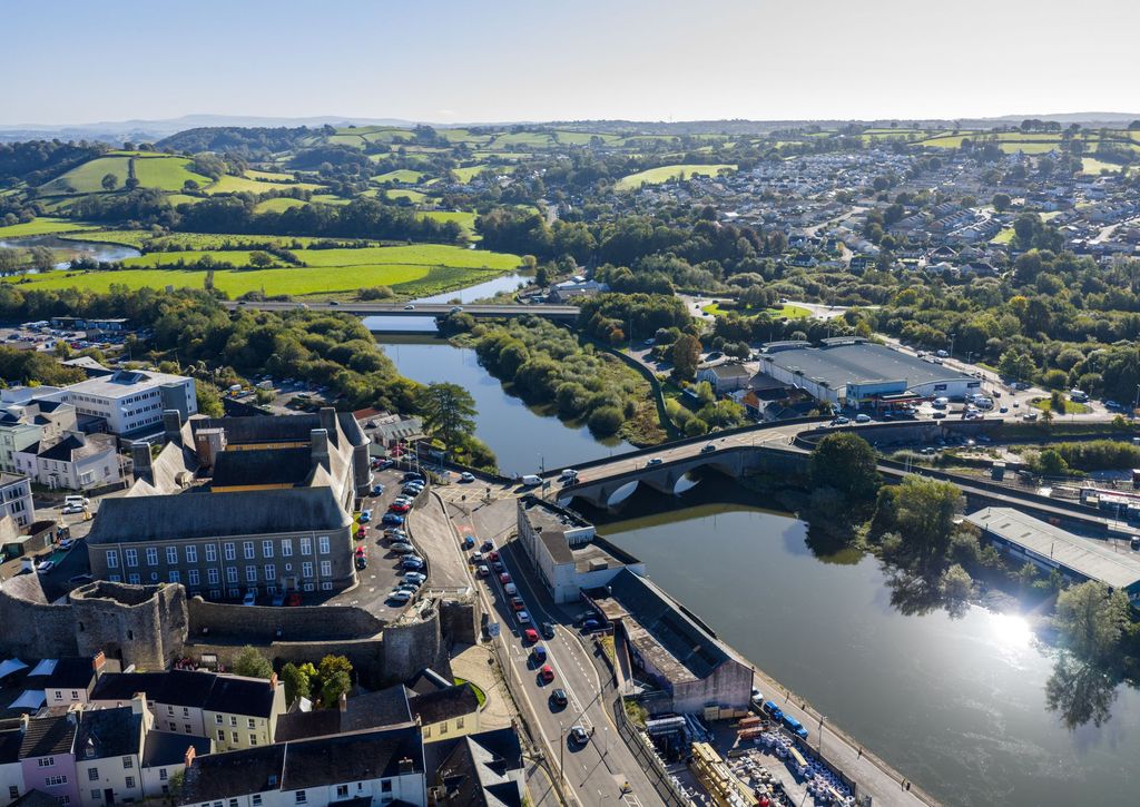 Property photo 2 of 41