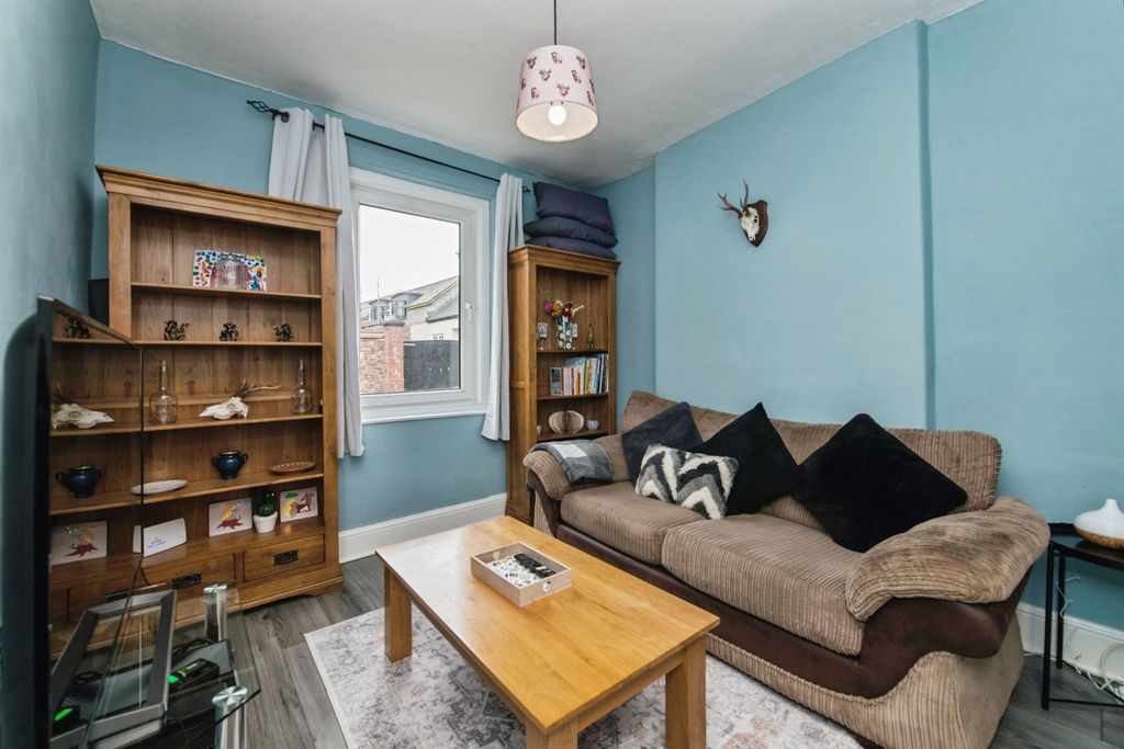 Property photo 3 of 10