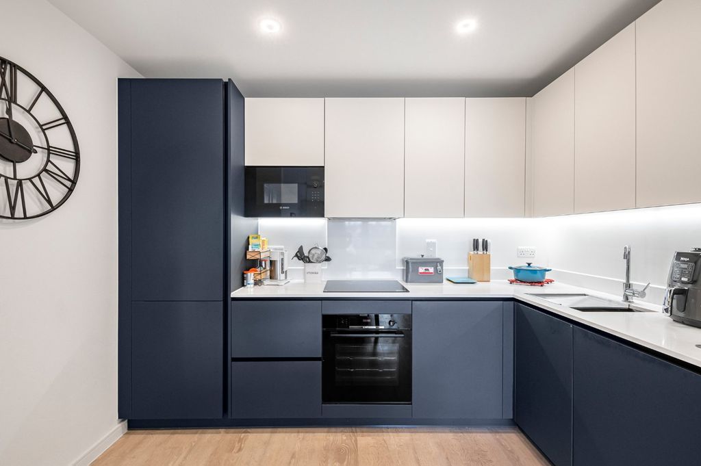 Property photo 3 of 8 Picture No. 16