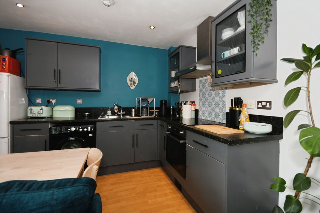 Property photo 2 of 17 Photo