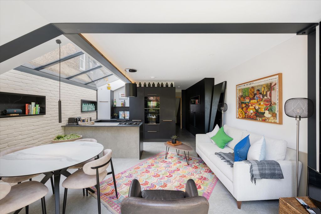 Property photo 3 of 11 Image