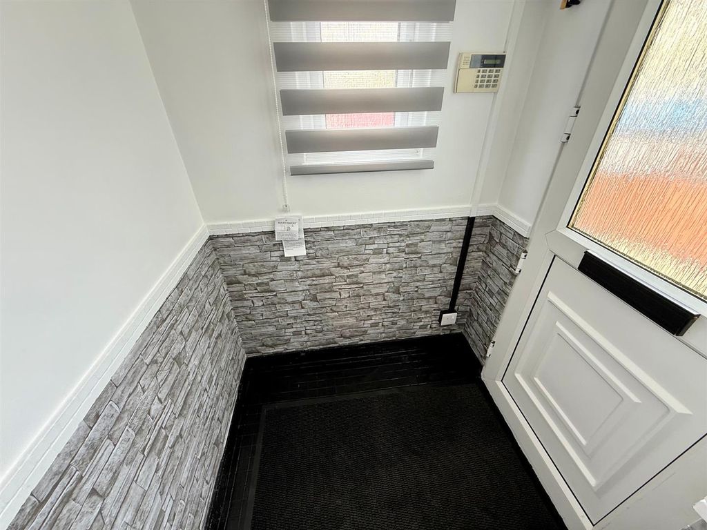 Property photo 2 of 16 Entrance Porch
