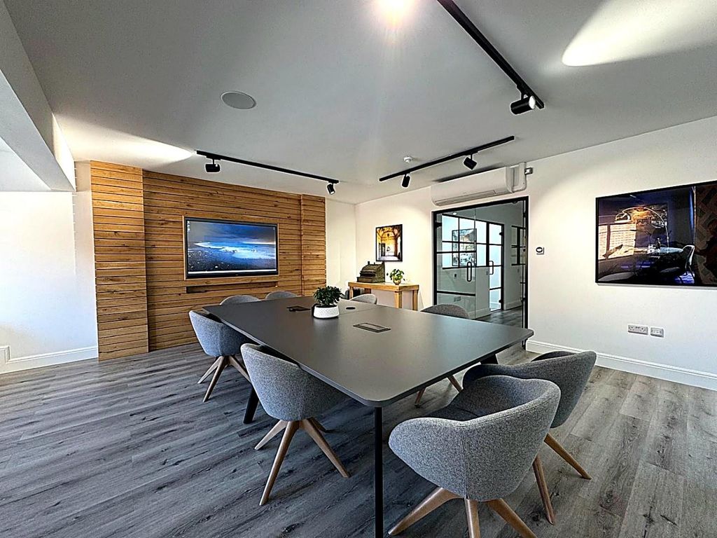 Property photo 2 of 13 01BA921A-Ec02-47Fe-Bc82-Da44894585Ab.Jpeg