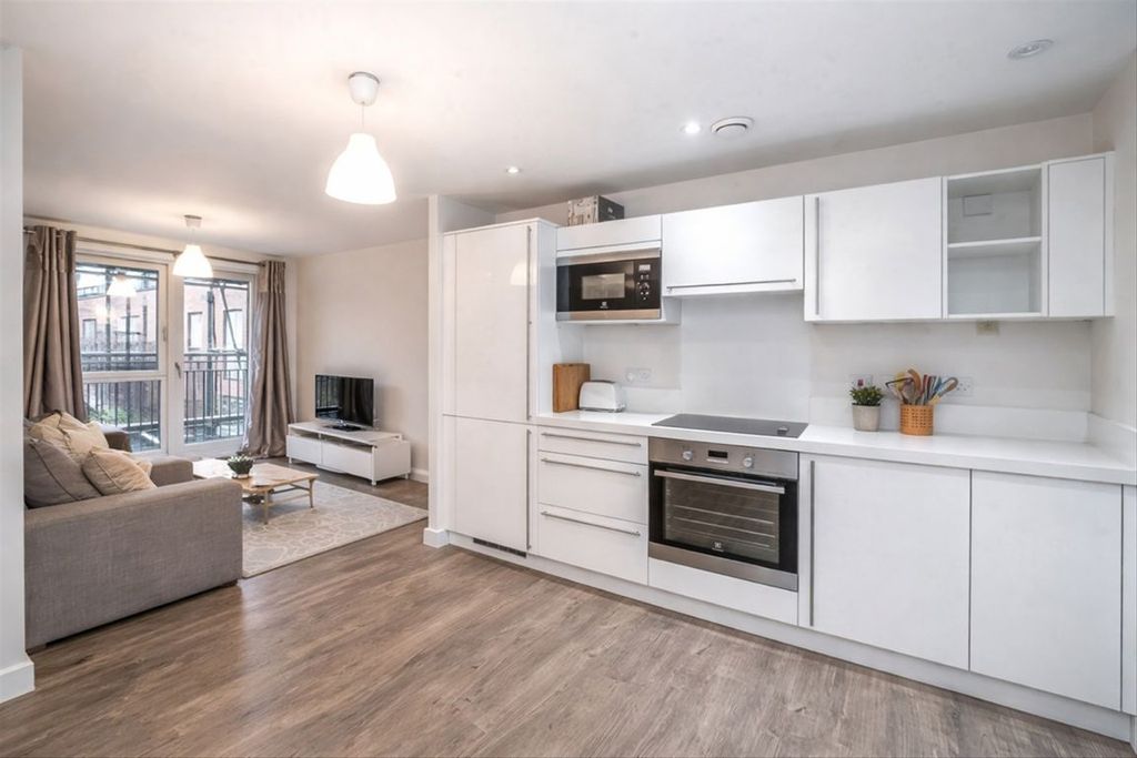 Property photo 2 of 8