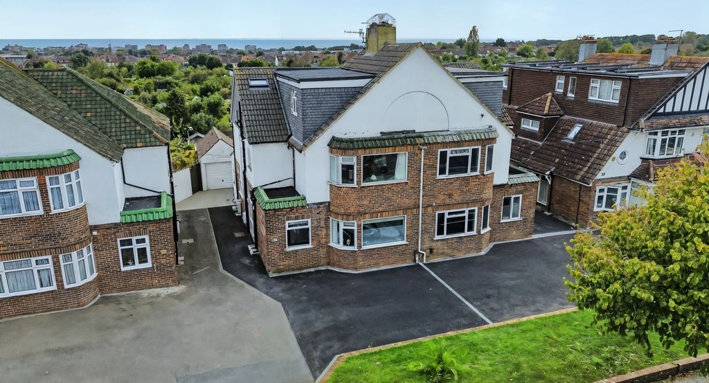 Property photo 1 of 31