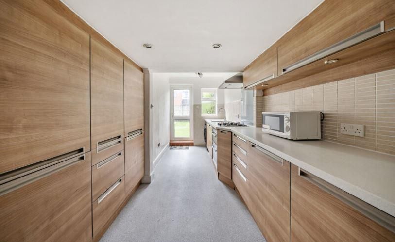 Property photo 3 of 15 Kitchen New.Jpg