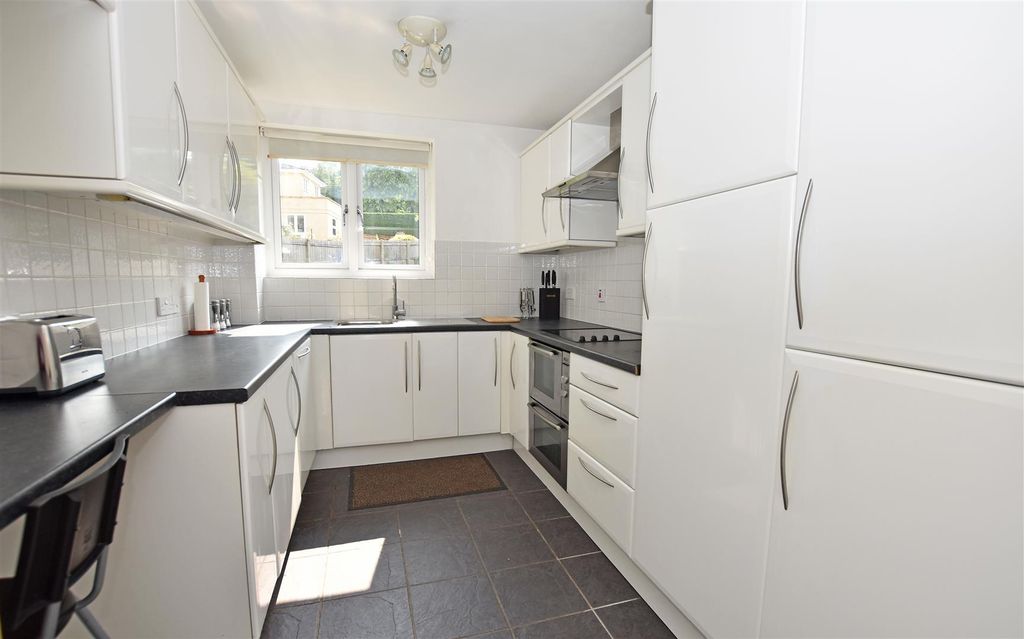 Property photo 2 of 9 Kitchen.Jpg