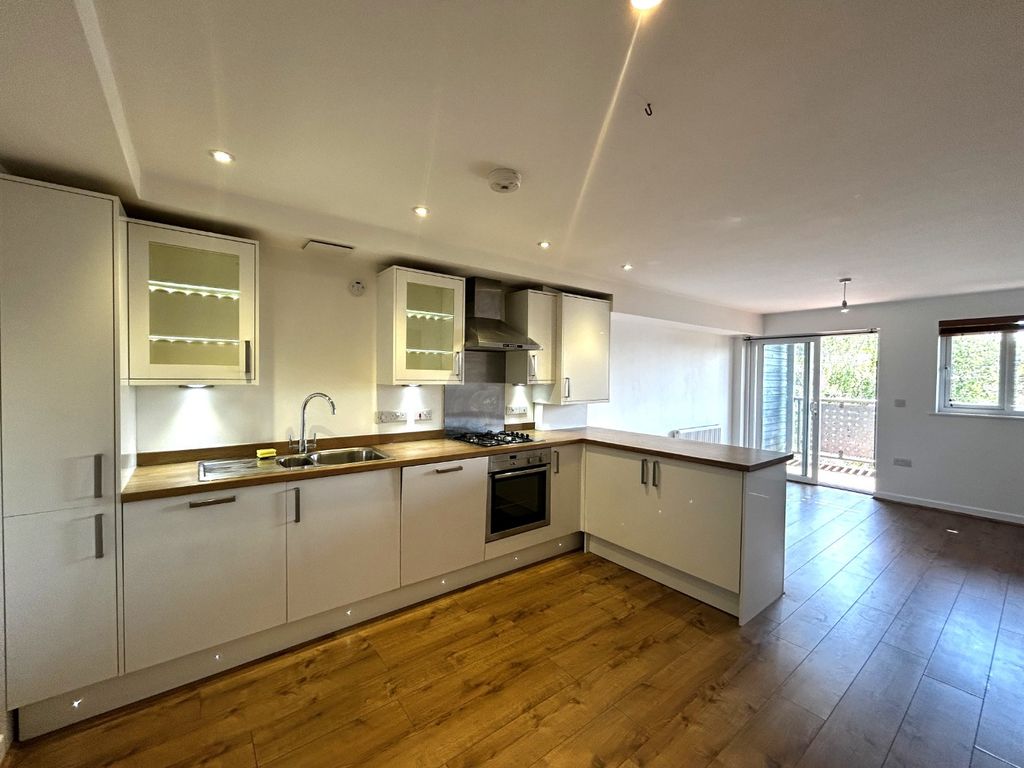 Property photo 2 of 13 4175432