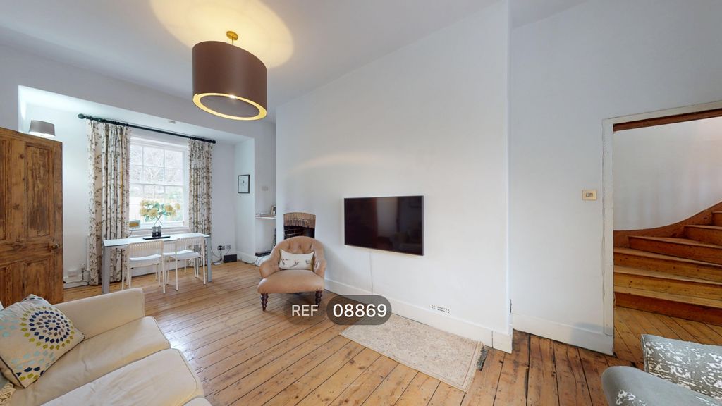 Property photo 3 of 13 Sitting / Dining Room