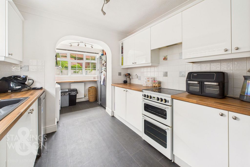 Property photo 3 of 23