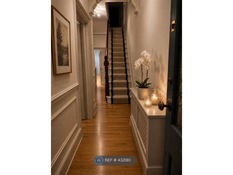 Property photo 3 of 17 Hallway