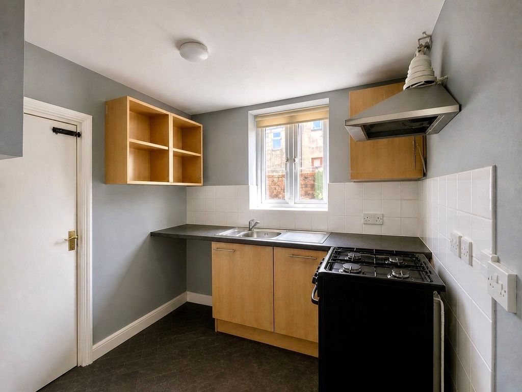 Property photo 3 of 7 Kitchen
