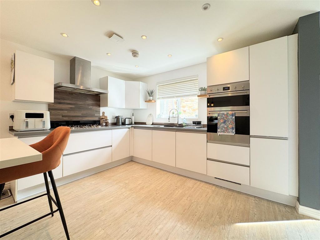 Property photo 2 of 40 Kitchen