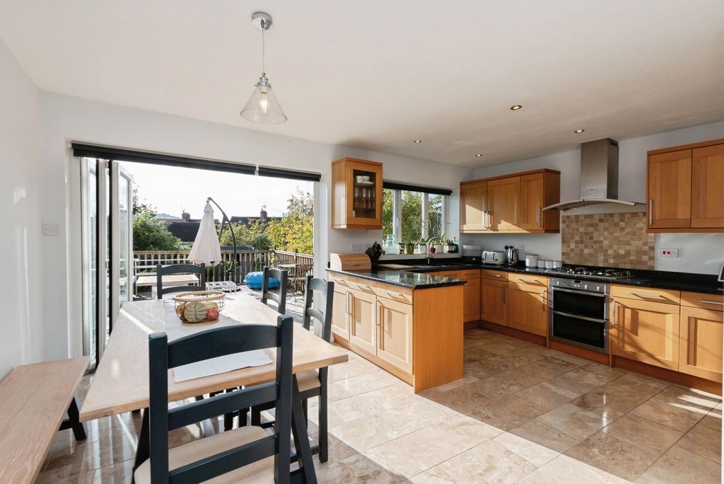 Property photo 2 of 17 Photo