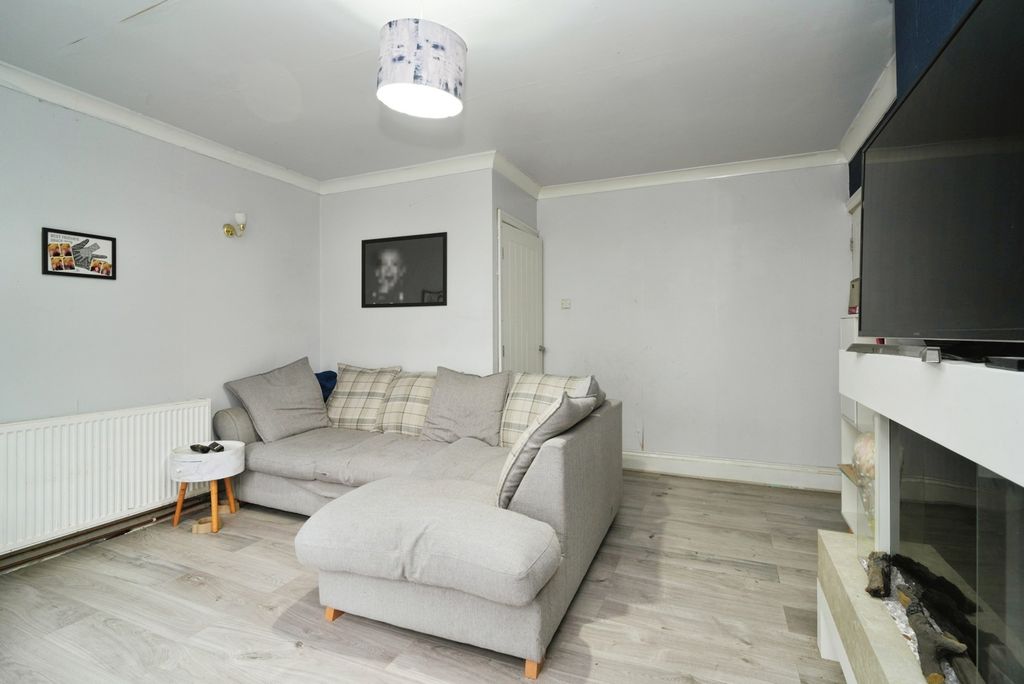 Property photo 3 of 15 Lounge