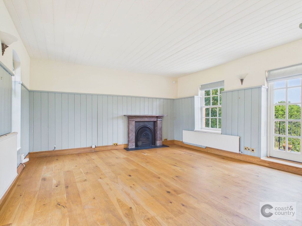 Property photo 3 of 40