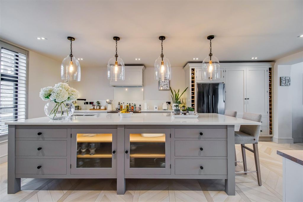 Property photo 3 of 35