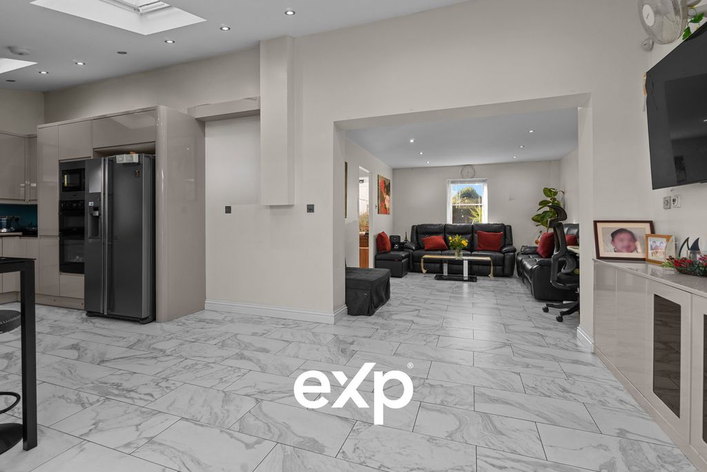 Property photo 3 of 21