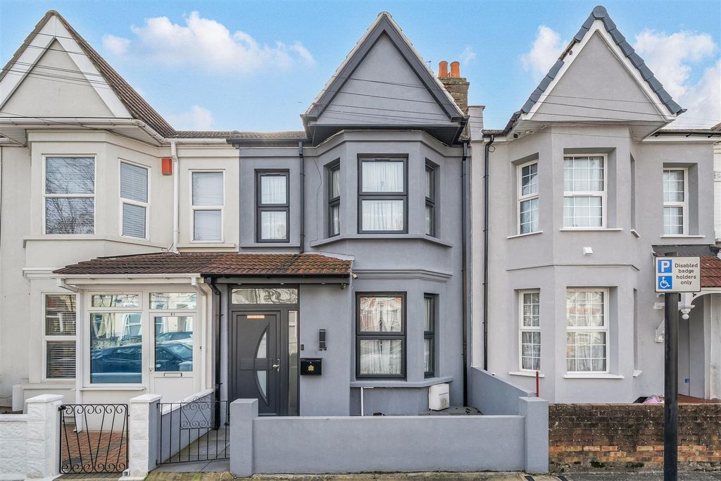 Property photo 1 of 20 Front