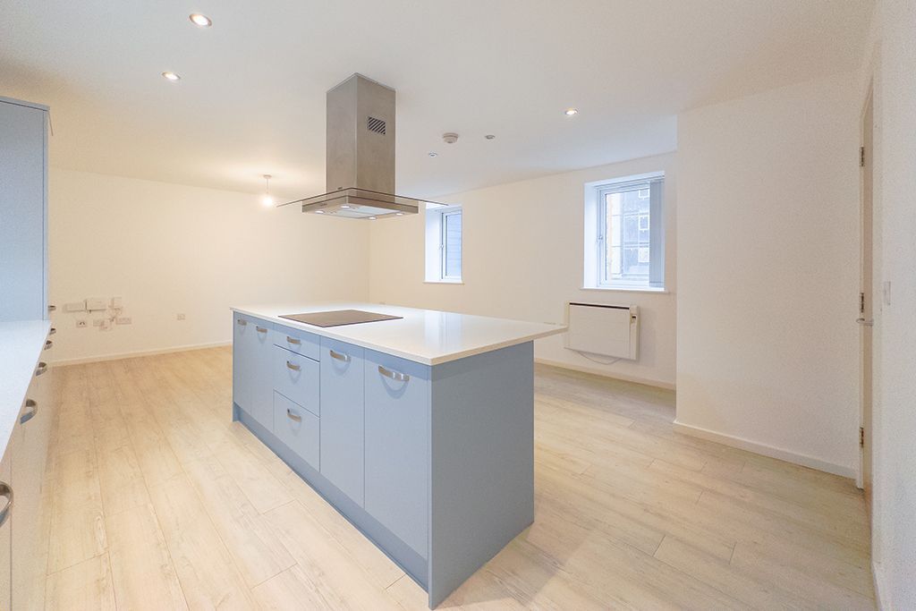 Property photo 2 of 25