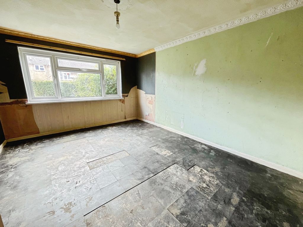 Property photo 3 of 11 Living Room