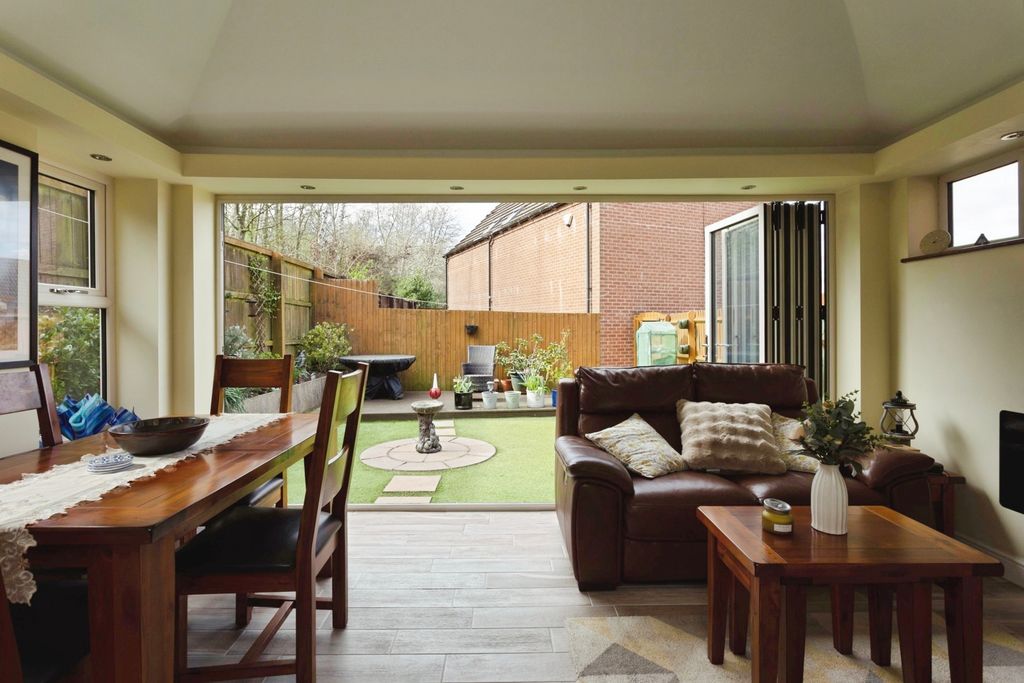 Property photo 3 of 21 Pbox-Img.Jpg