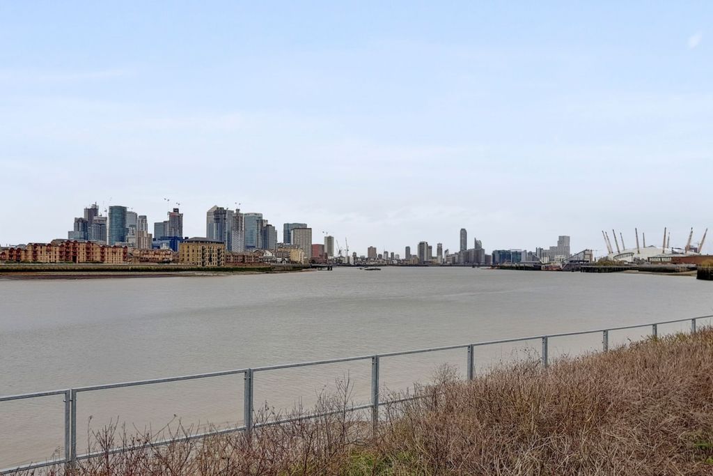 Property photo 2 of 14 2_Exterior_1