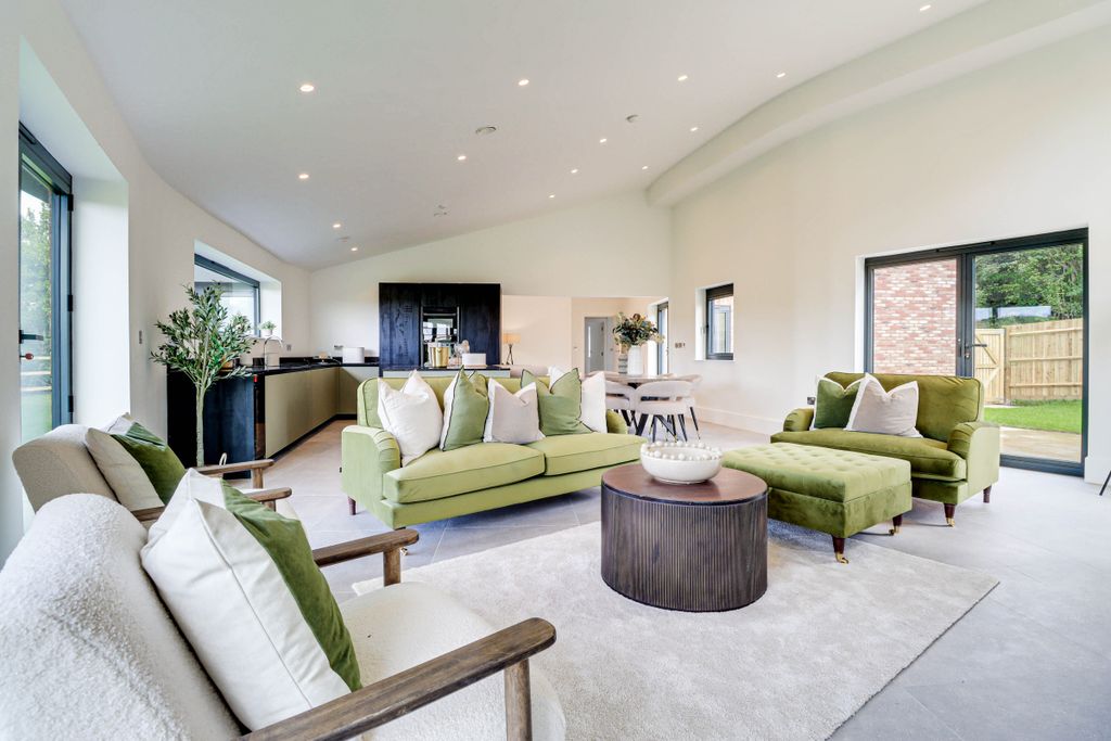 Property photo 1 of 14 Show Home