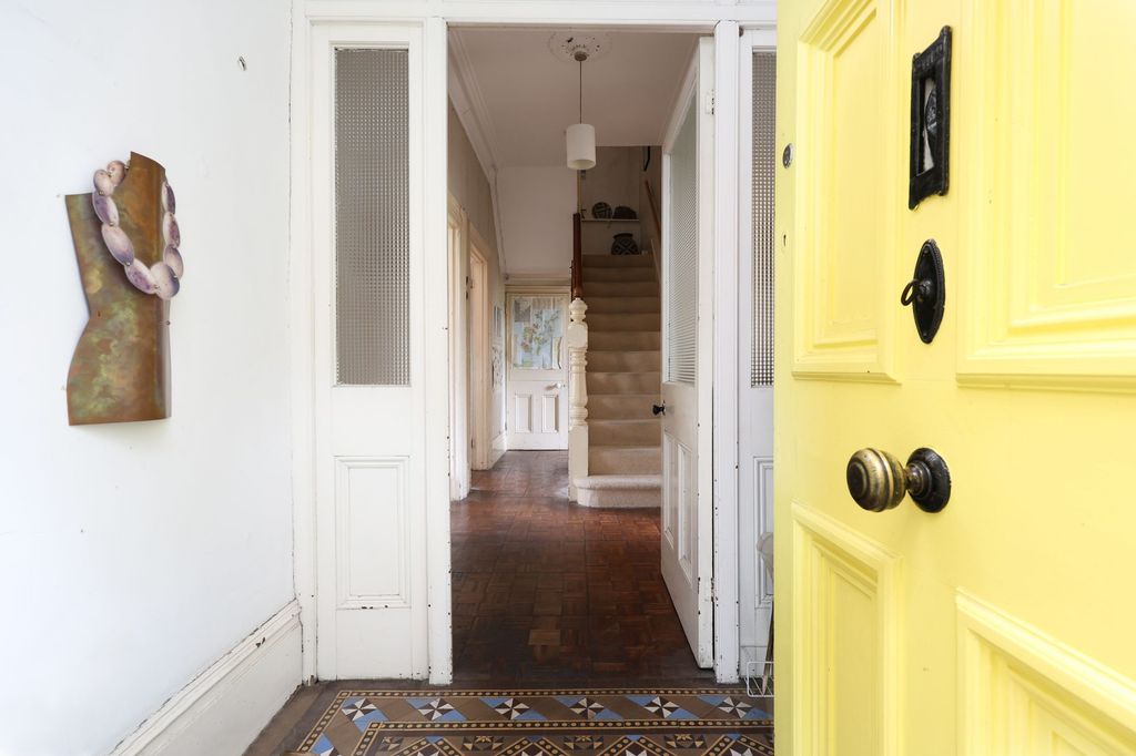 Property photo 2 of 25