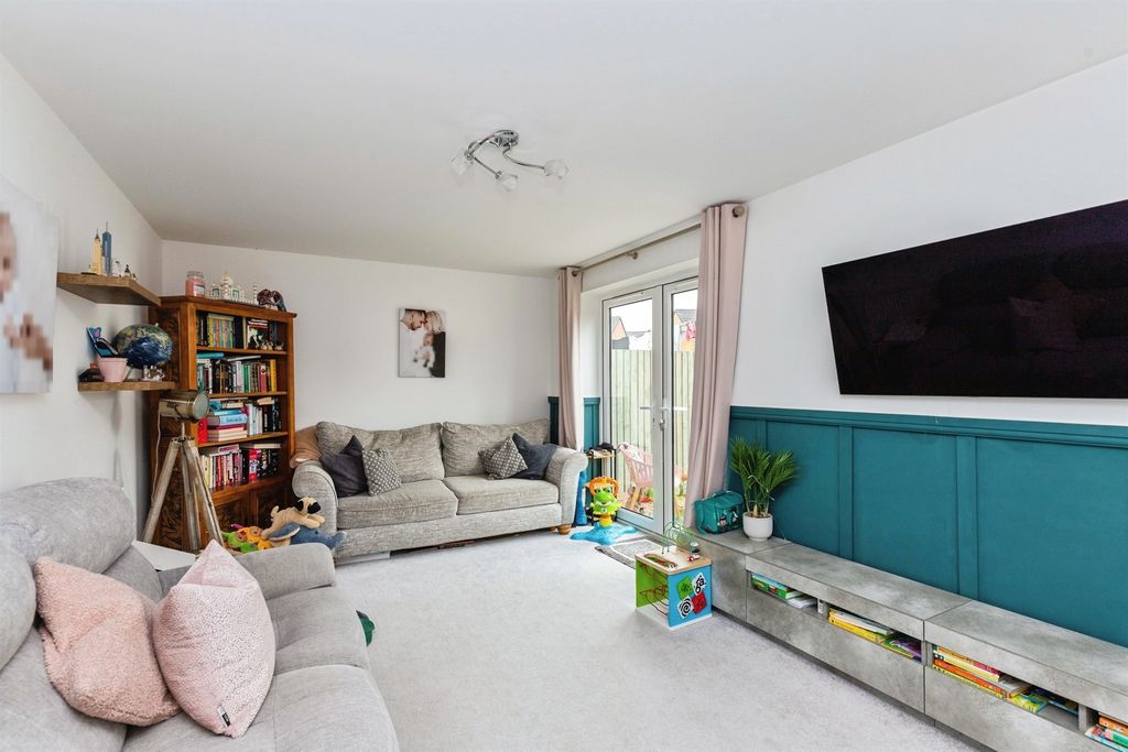 Property photo 2 of 17