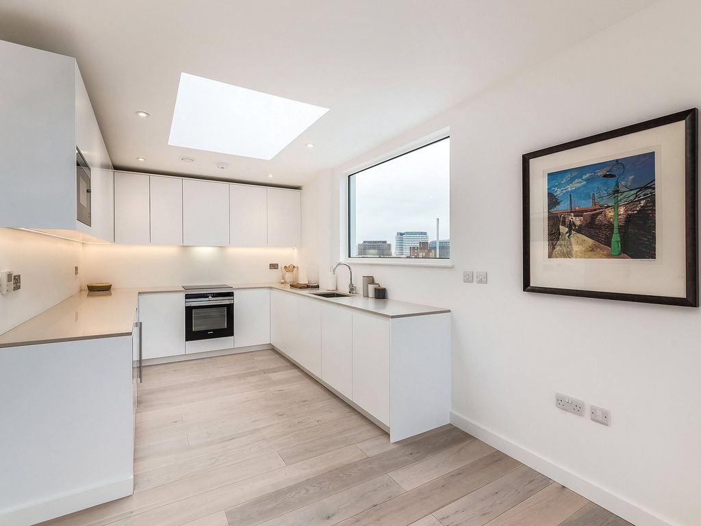 Property photo 3 of 16 Waterloo Road